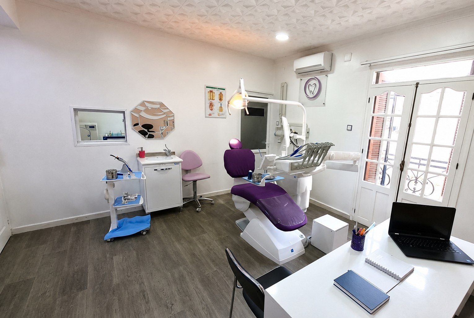 Salle de soins dentaires et implantologie - Dr Mammeri Rouiba Alger
